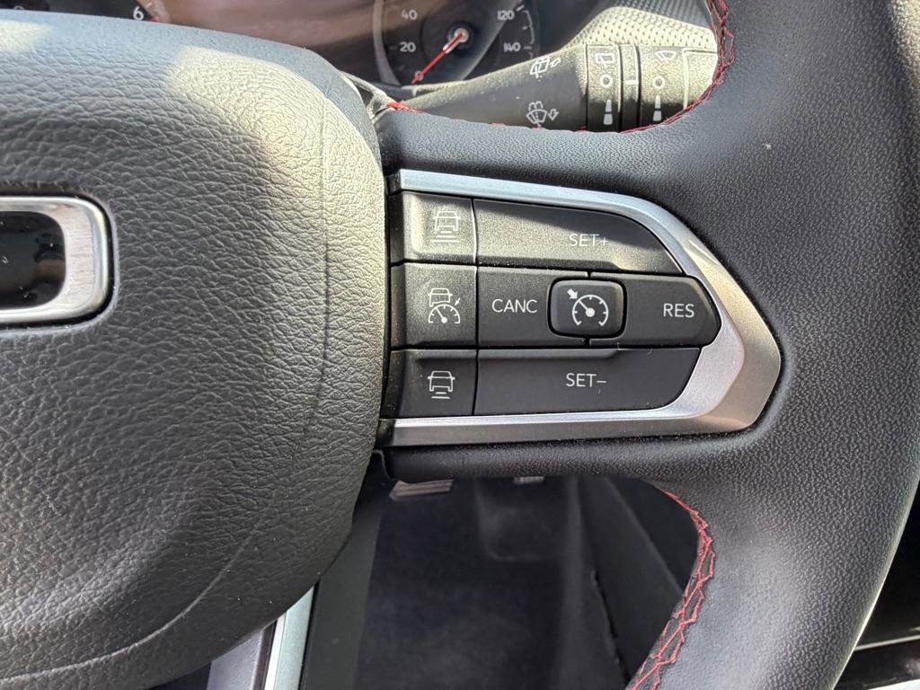 Used 2025 Jeep Compass Trailhawk AWD/4WD image 30