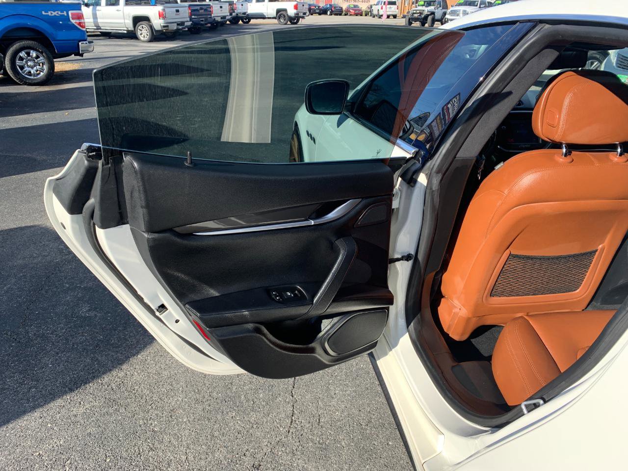 Used 2015 Maserati Ghibli RWD image 32