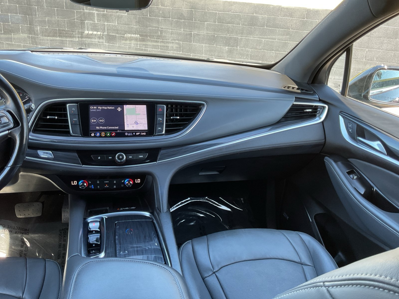 Used 2024 Buick Enclave Premium AWD/4WD image 16