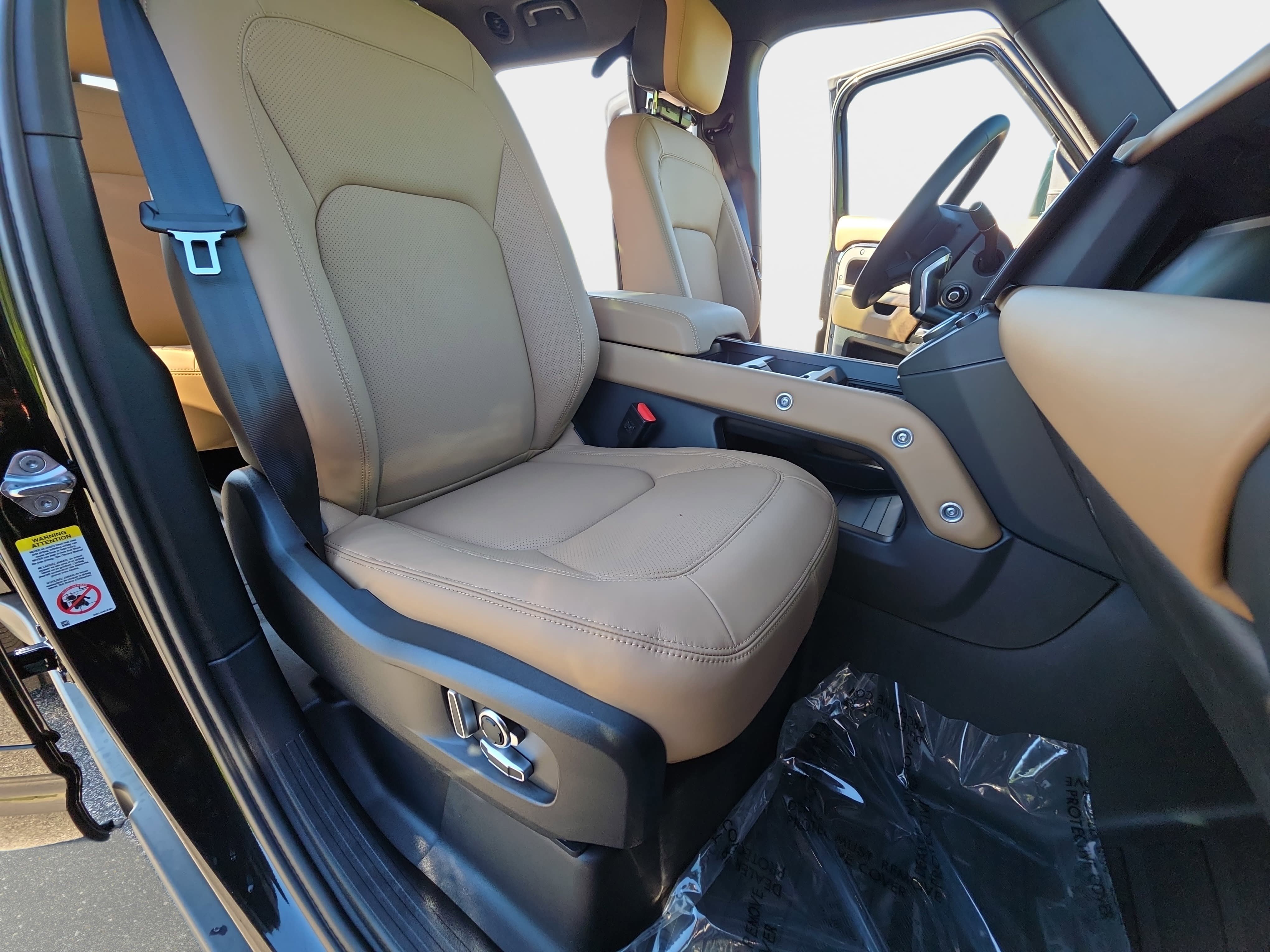 New 2026 Land Rover Defender 130 X-Dynamic SE AWD/4WD image 10