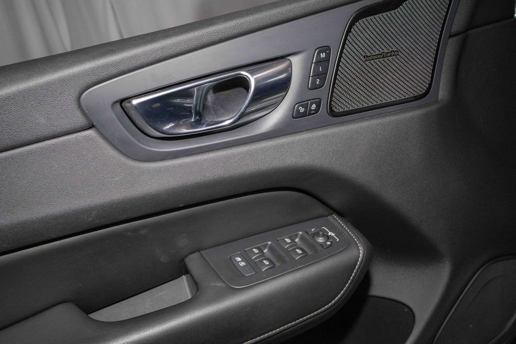 Used 2021 Volvo XC60 T5 Inscription w/ Protection Package Premier image 11