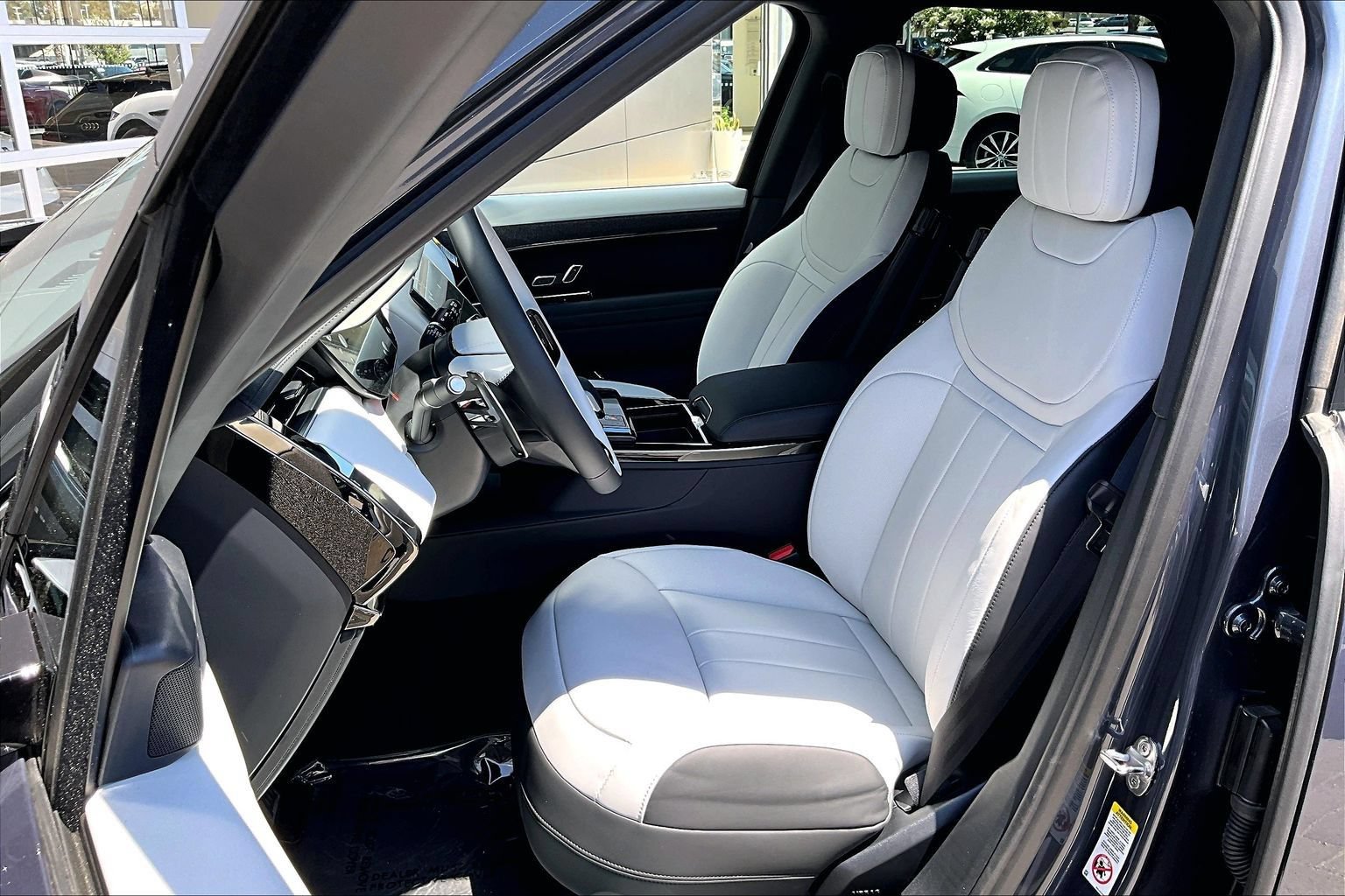 New 2026 Land Rover Range Rover Sport Dynamic SE AWD/4WD image 9