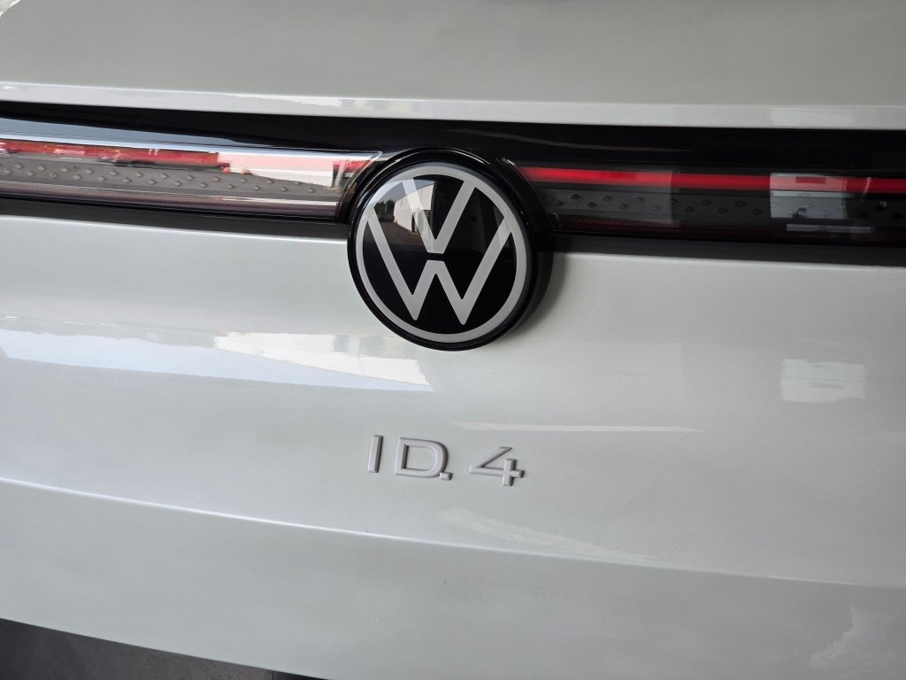 Used 2023 Volkswagen ID.4 Pro S AWD/4WD image 14