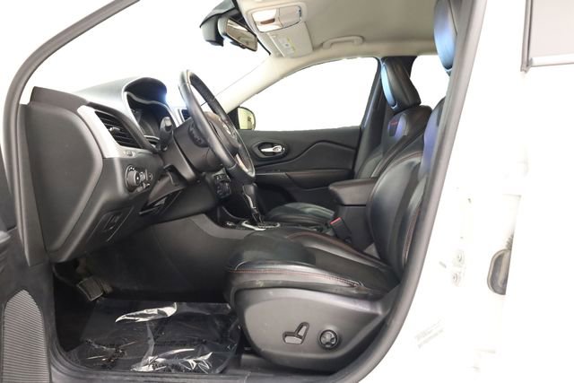 Used 2016 Jeep Cherokee Trailhawk w/ Comfort/Convenience Group image 13