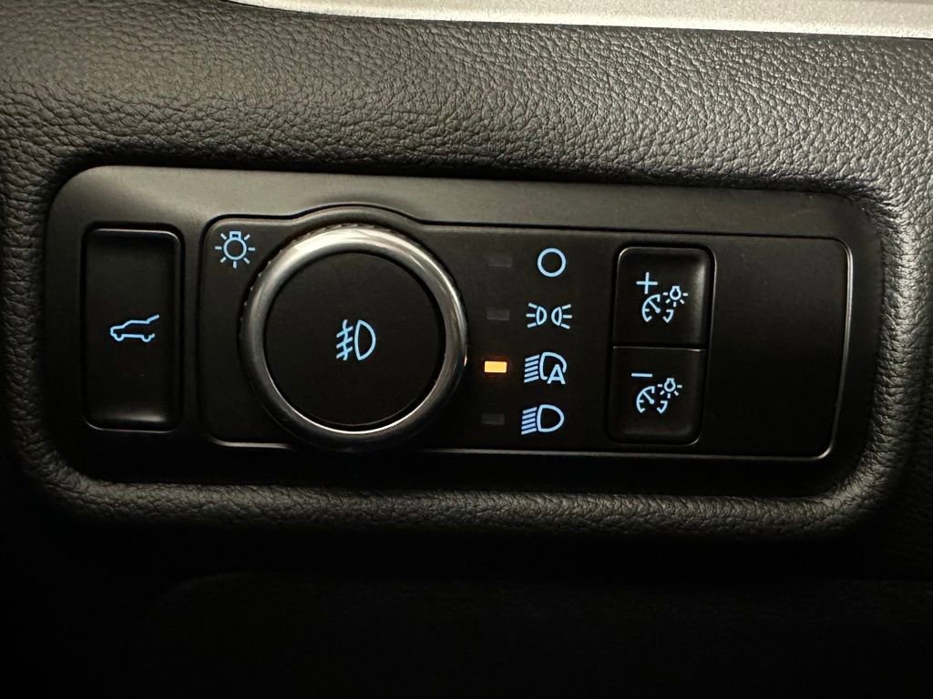 Used 2023 Ford Explorer XLT w/ Equipment Group 202A image 19