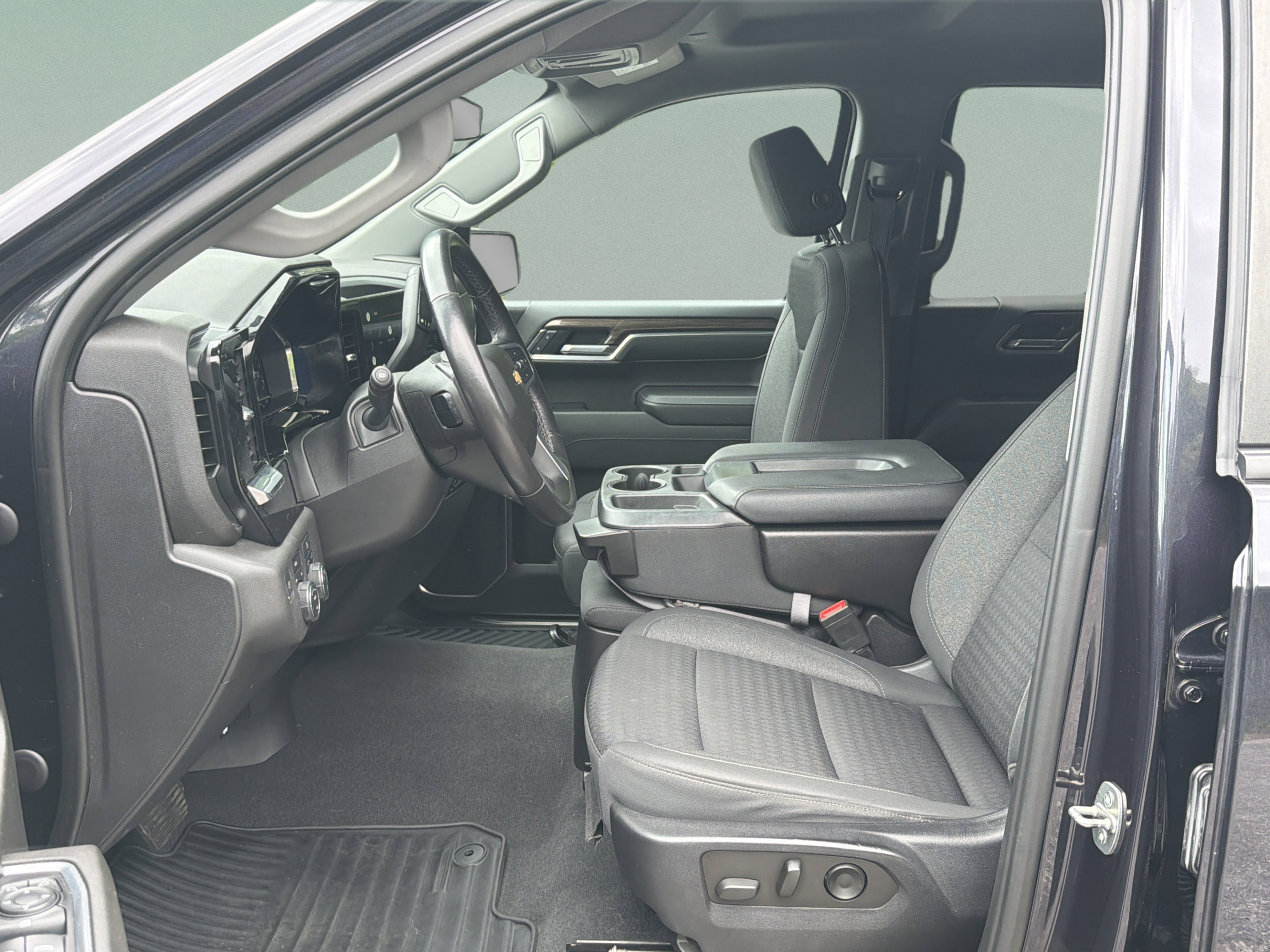 Used 2022 Chevrolet Silverado 1500 LT AWD/4WD image 18