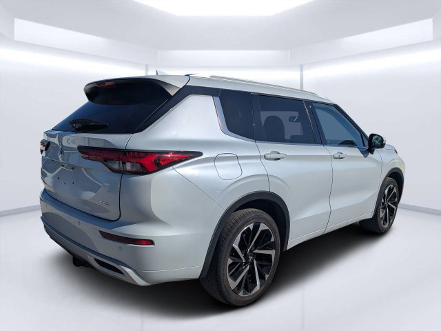Used 2024 Mitsubishi Outlander SEL FWD image 3