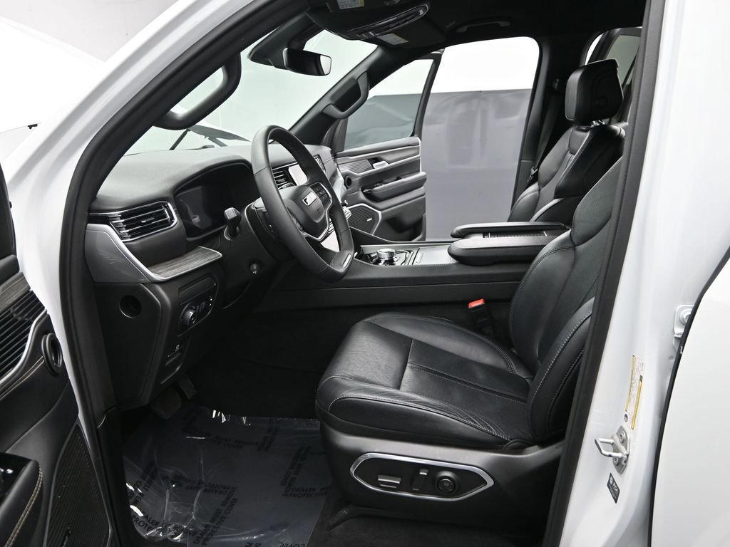 Used 2024 Jeep Wagoneer L Series II w/ Flexible Seating Group image 19