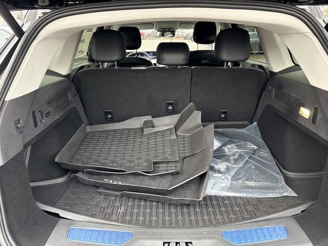 New 2026 Lincoln Nautilus Premier w/ Jet Appearance Package AWD/4WD image 12