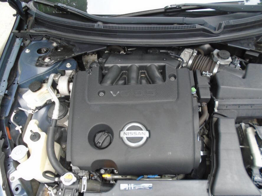 Used 2011 Nissan Altima 3.5 SR FWD image 22