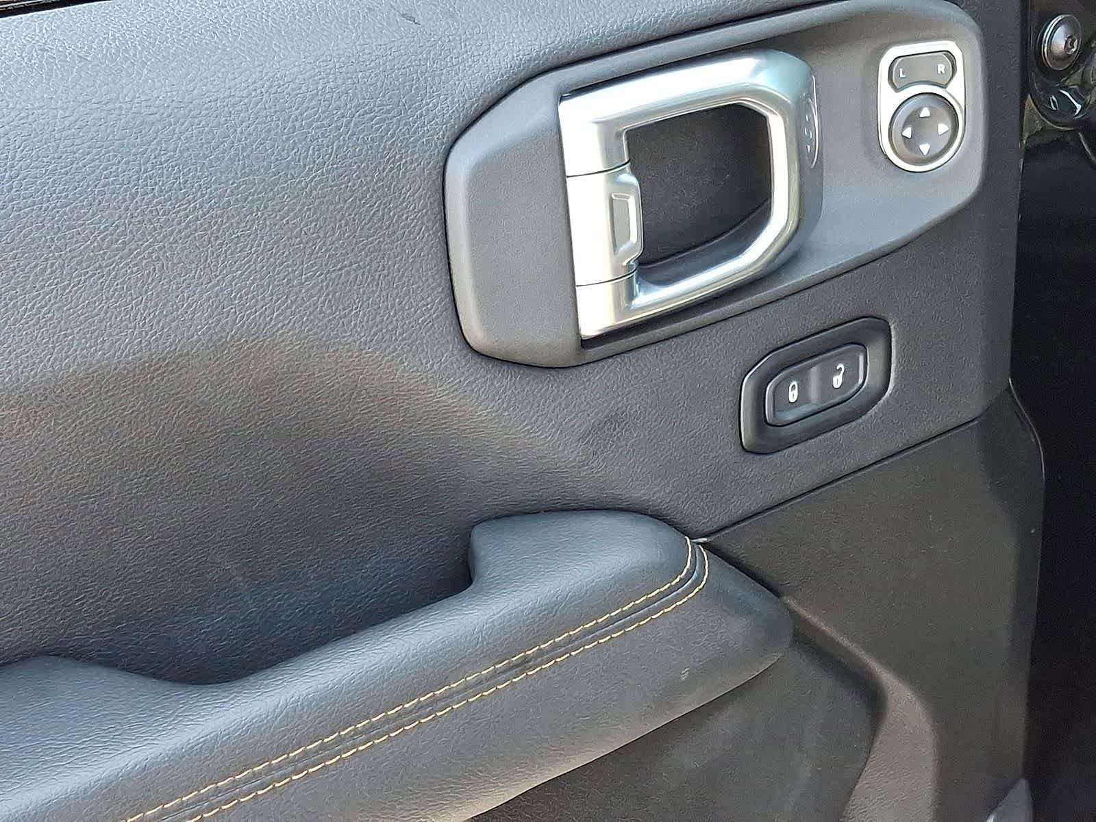 Used 2023 Jeep Gladiator Overland image 29