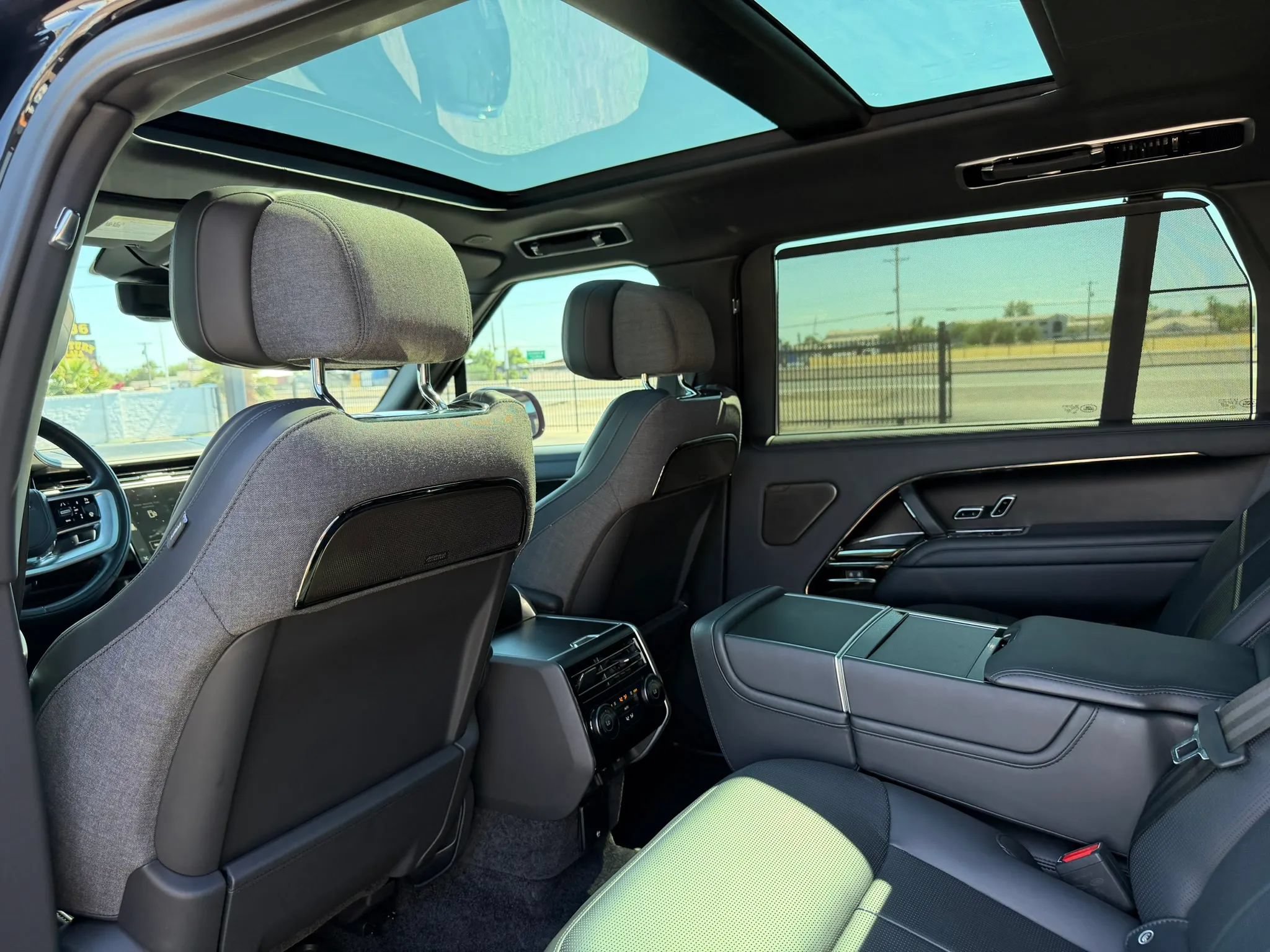 Used 2024 Land Rover Range Rover SV AWD/4WD image 27