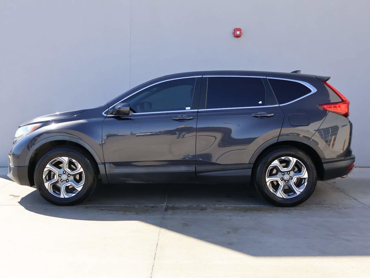 Used 2017 Honda CR-V EX image 2