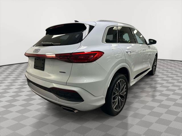 Used 2025 Audi Q5 Premium Plus w/ Premium Plus AWD/4WD image 2