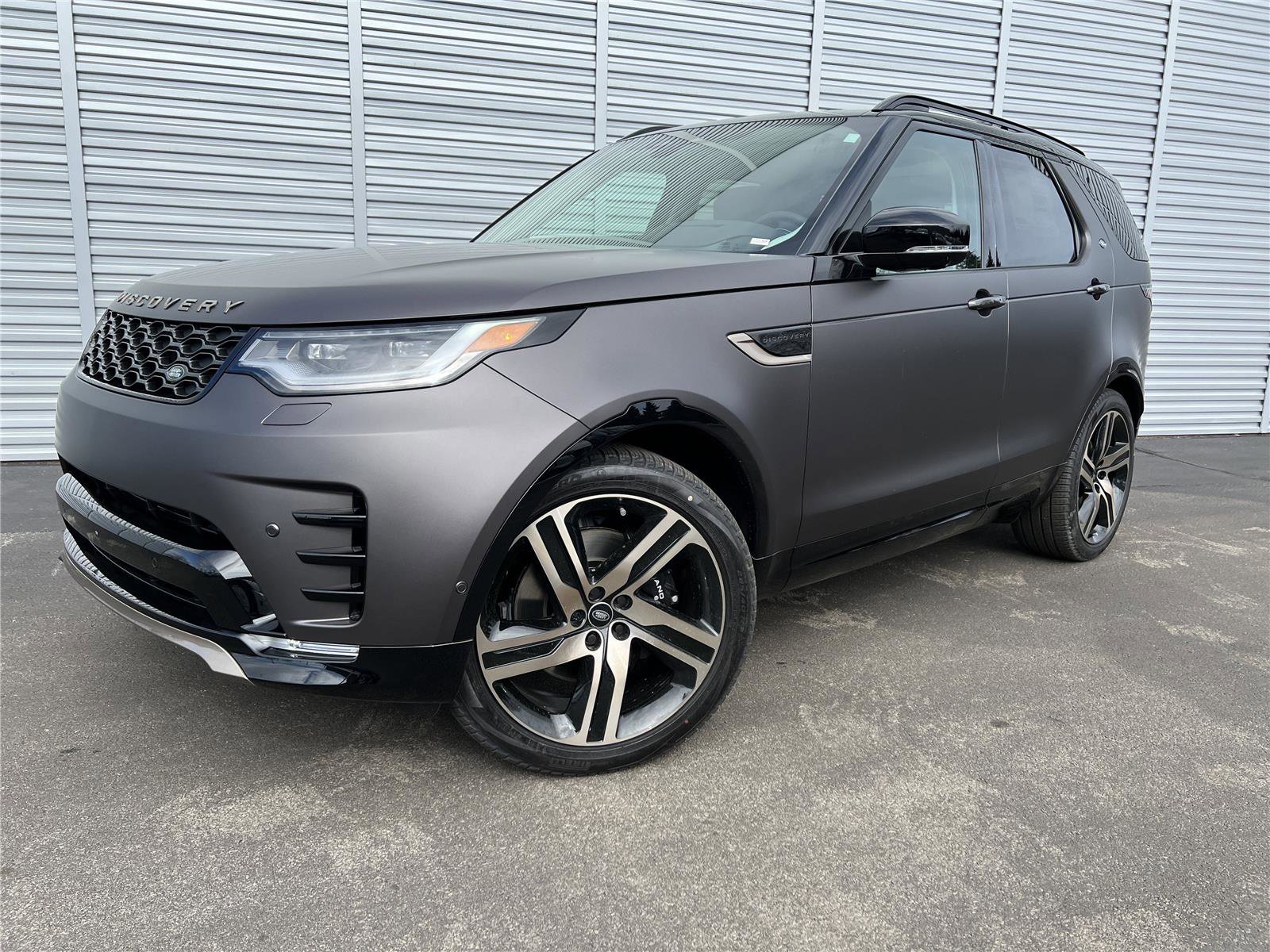 New 2026 Land Rover Discovery Limited Edition AWD/4WD image 1