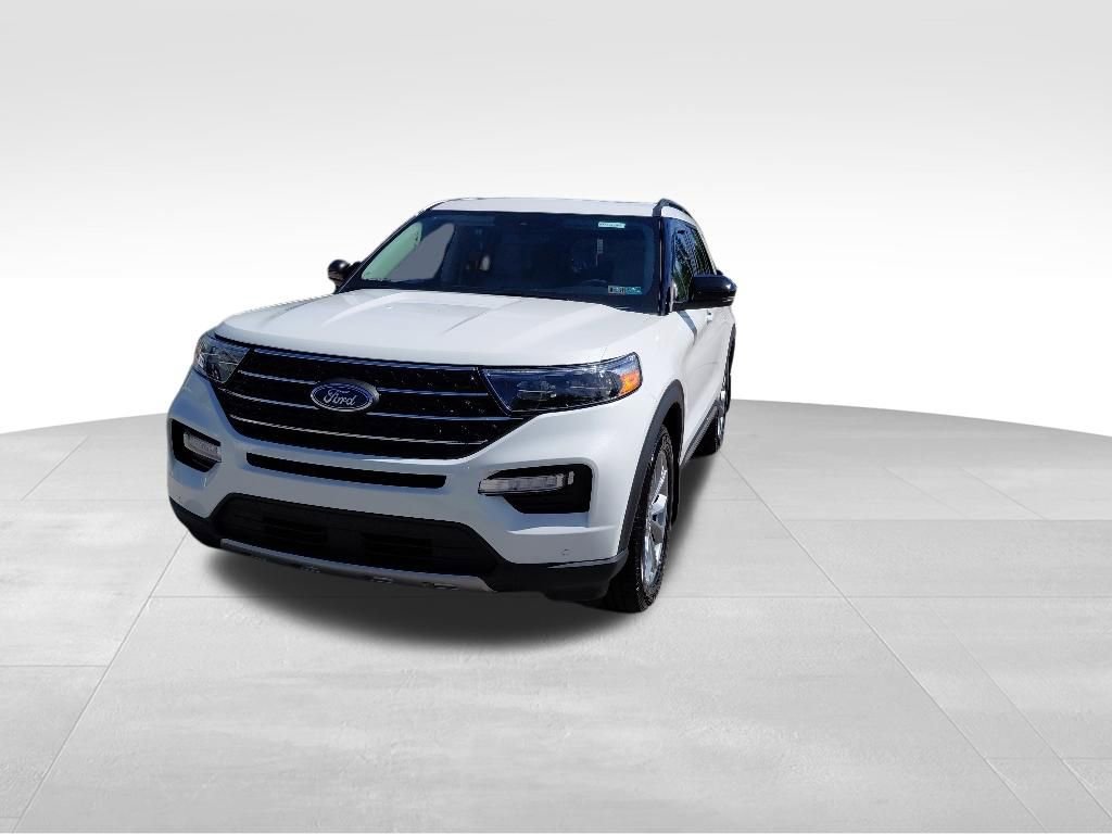 Used 2023 Ford Explorer XLT w/ Equipment Group 202A AWD/4WD image 2