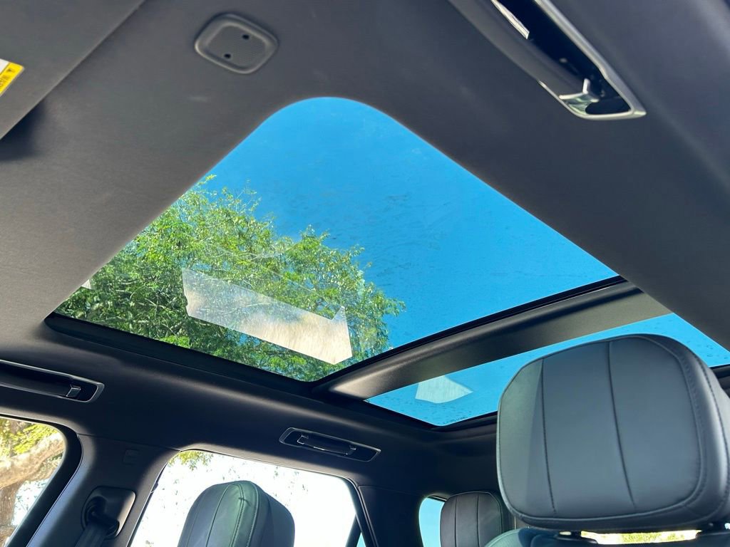 Used 2025 Land Rover Range Rover Sport SE image 17