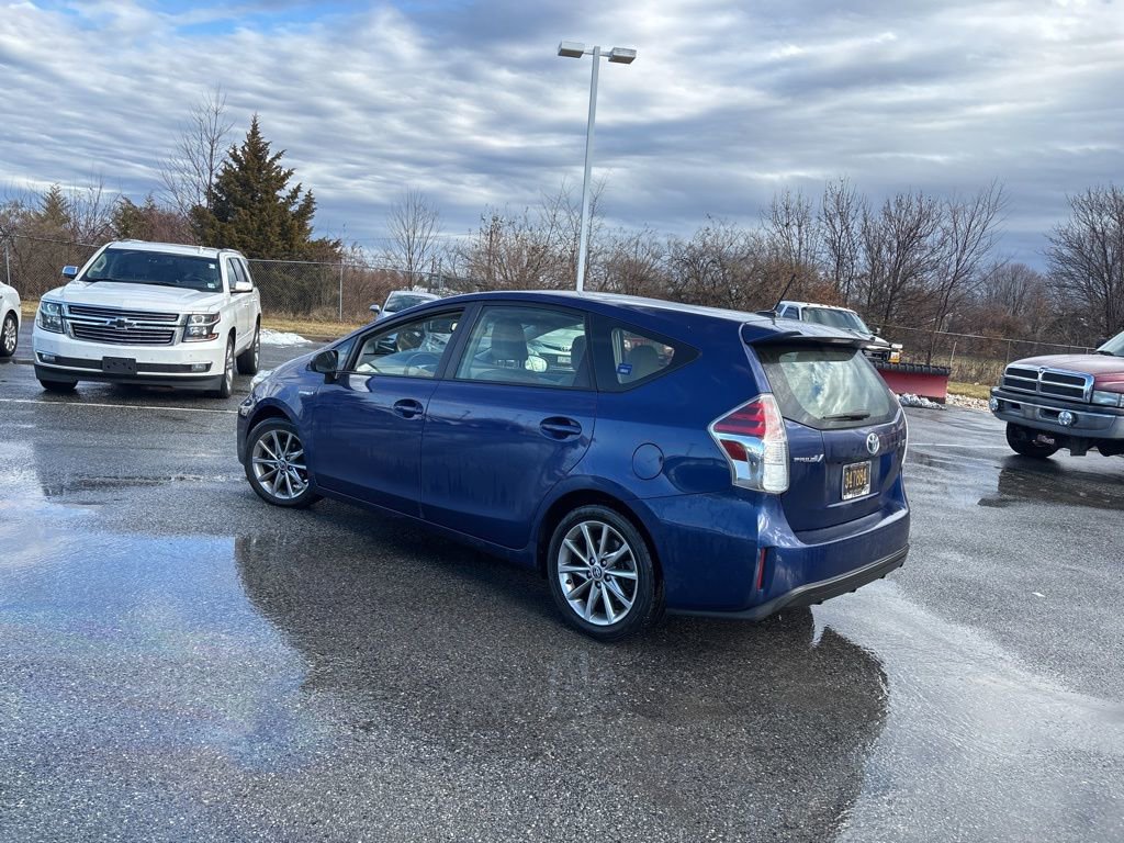 Used 2017 Toyota Prius V Five image 6