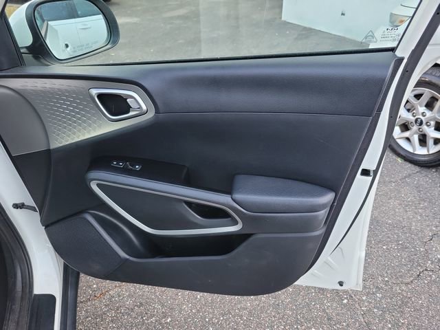 Used 2023 Kia Soul LX image 33