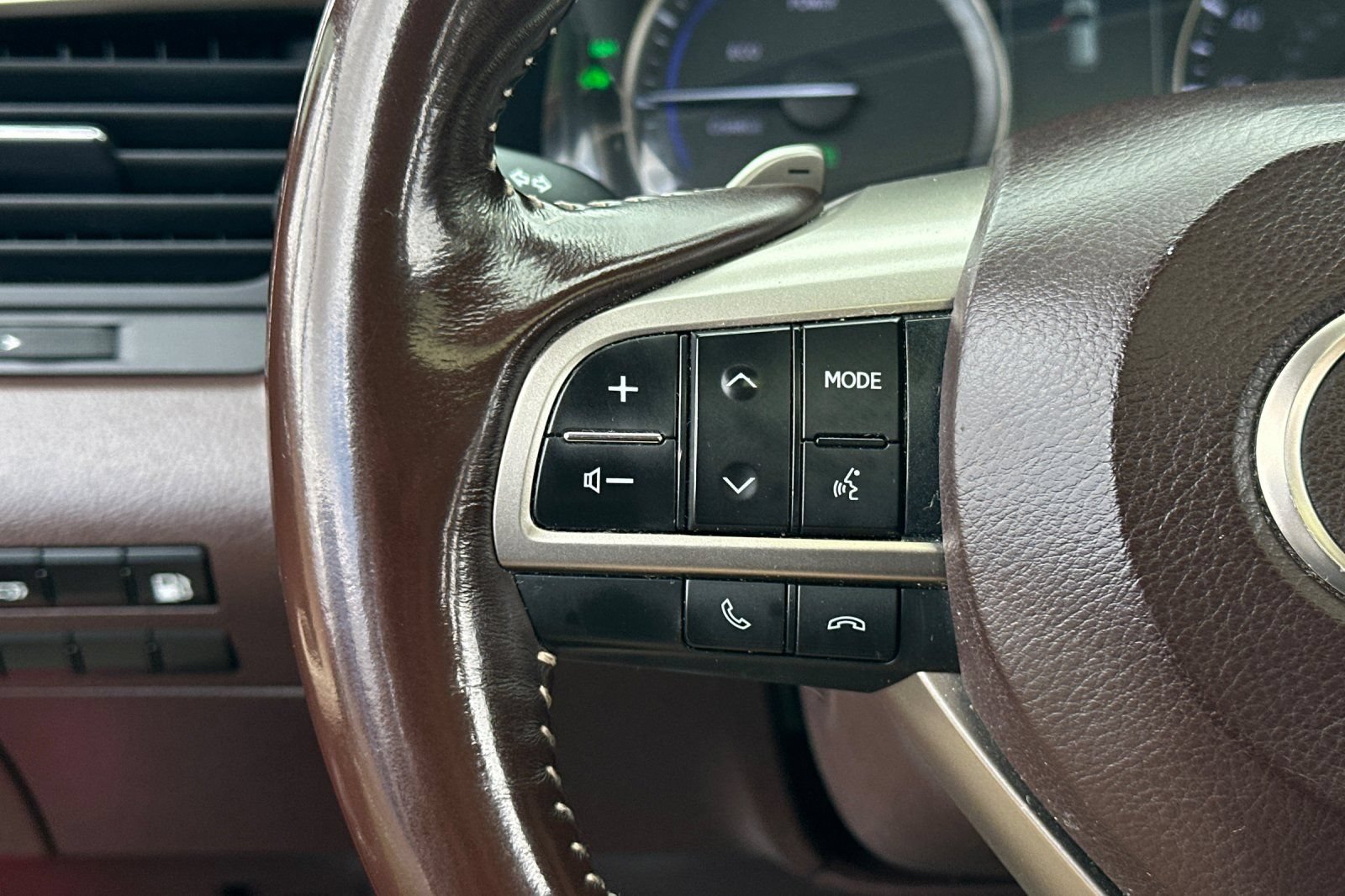 Used 2020 Lexus RX 450hL AWD w/ Premium Package image 33
