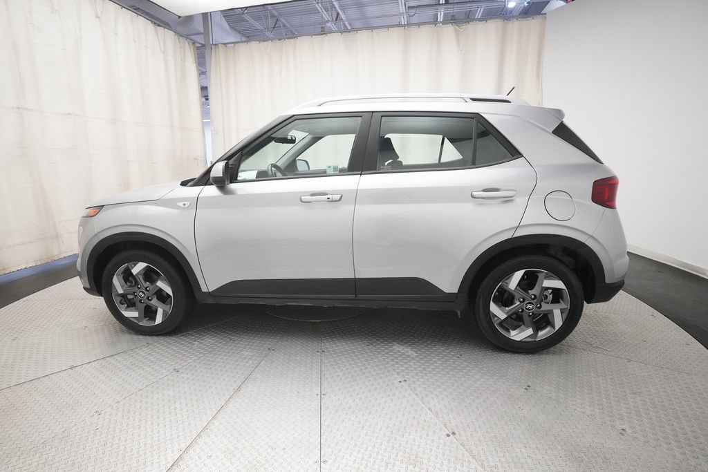 Used 2025 Hyundai Venue SEL FWD image 23