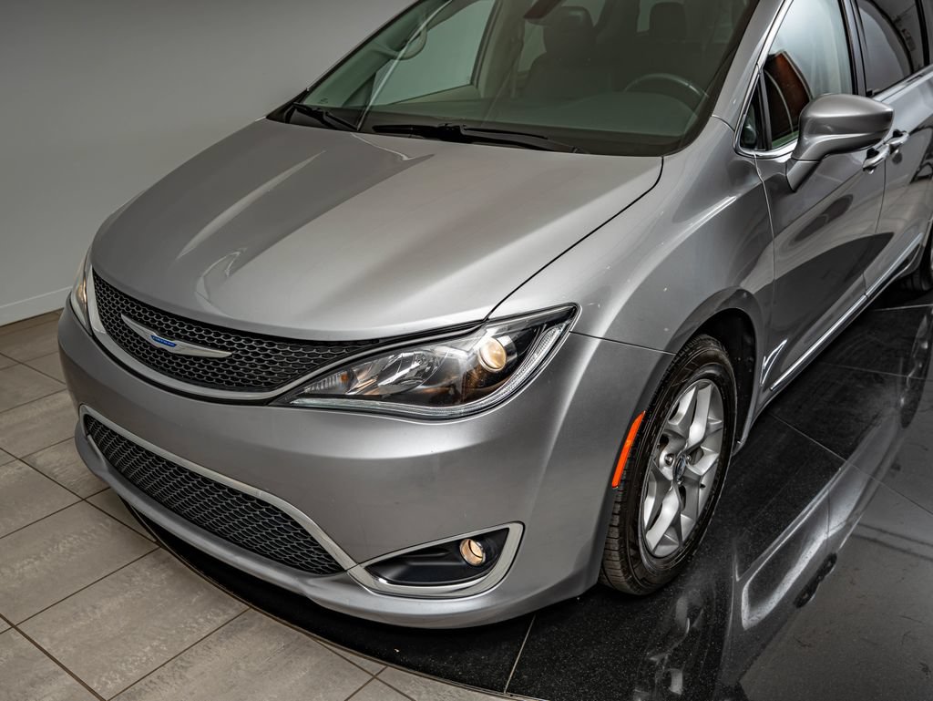 Used 2018 Chrysler Pacifica Touring-L Plus w/ Tire & Wheel Group FWD image 14