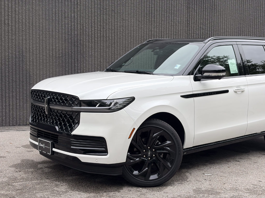 New 2027 Lincoln Navigator Black Label AWD/4WD image 2