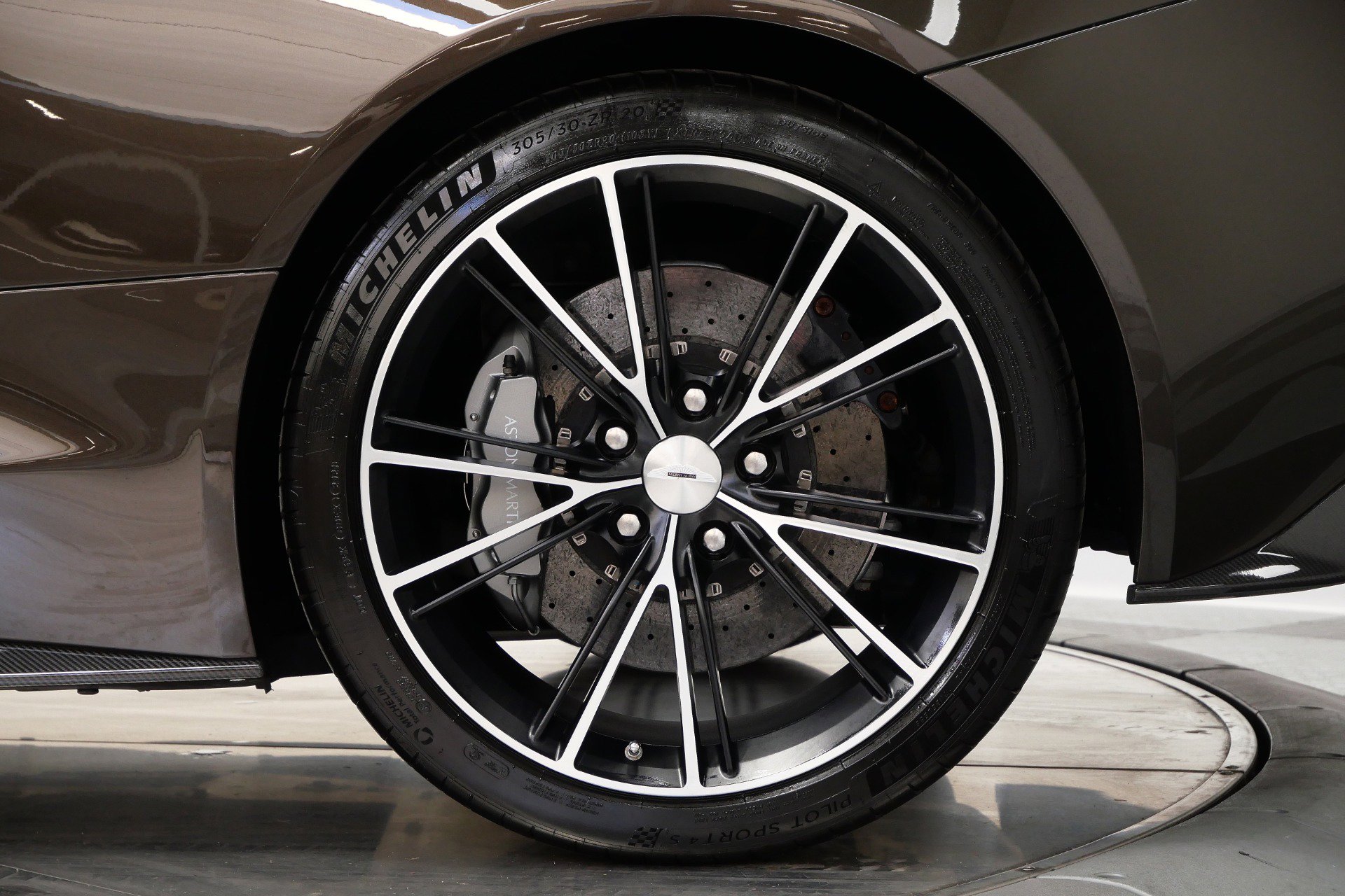 Used 2014 Aston Martin Vanquish Coupe image 11