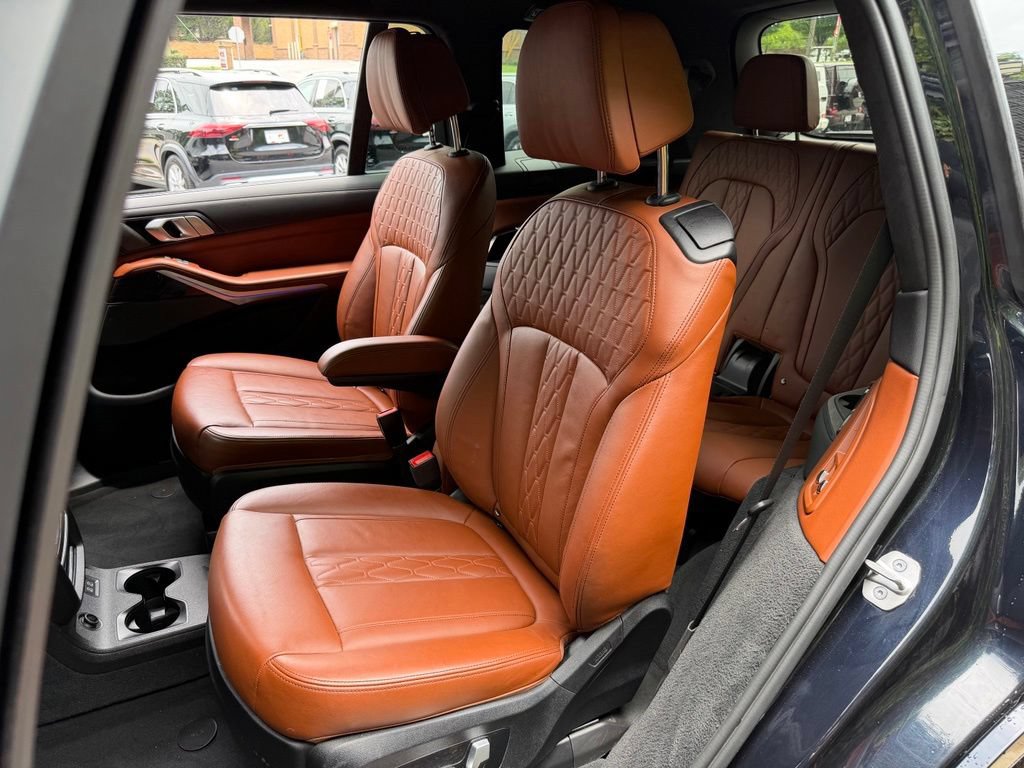Used 2021 BMW X7 xDrive40i w/ M Sport Package AWD/4WD image 30