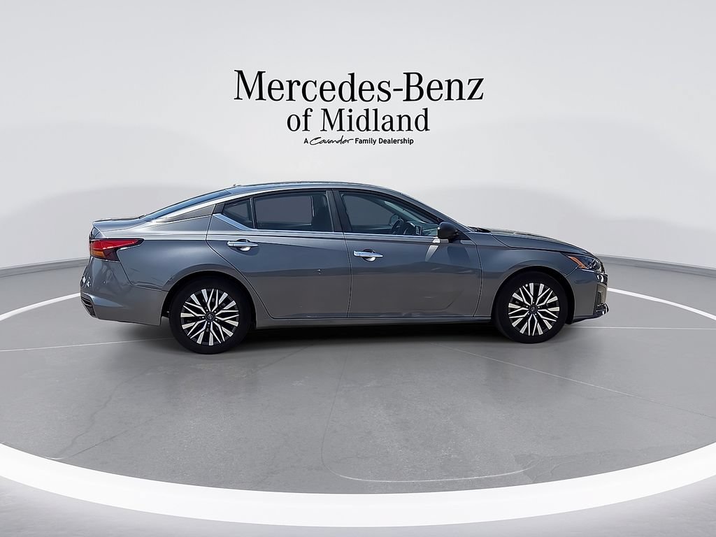 Used 2025 Nissan Altima 2.5 SV FWD image 9