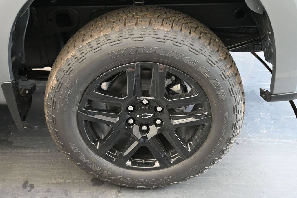 New 2026 Chevrolet Silverado 1500 Custom w/ Turbomax Blackout Package AWD/4WD image 10