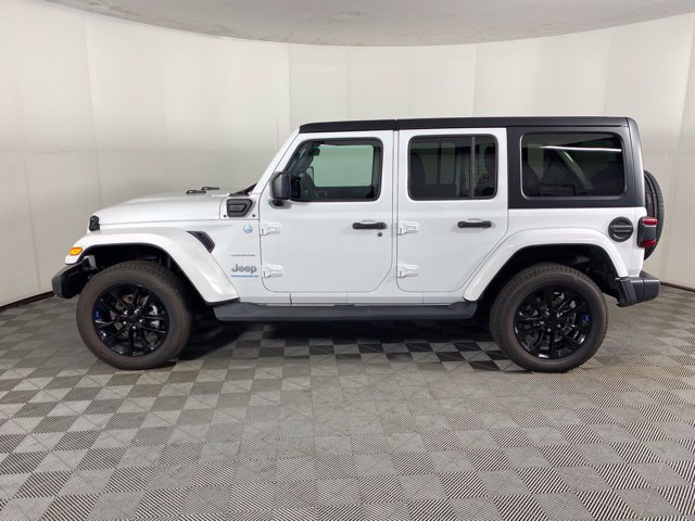 Used 2023 Jeep Wrangler Unlimited Sahara AWD/4WD image 9