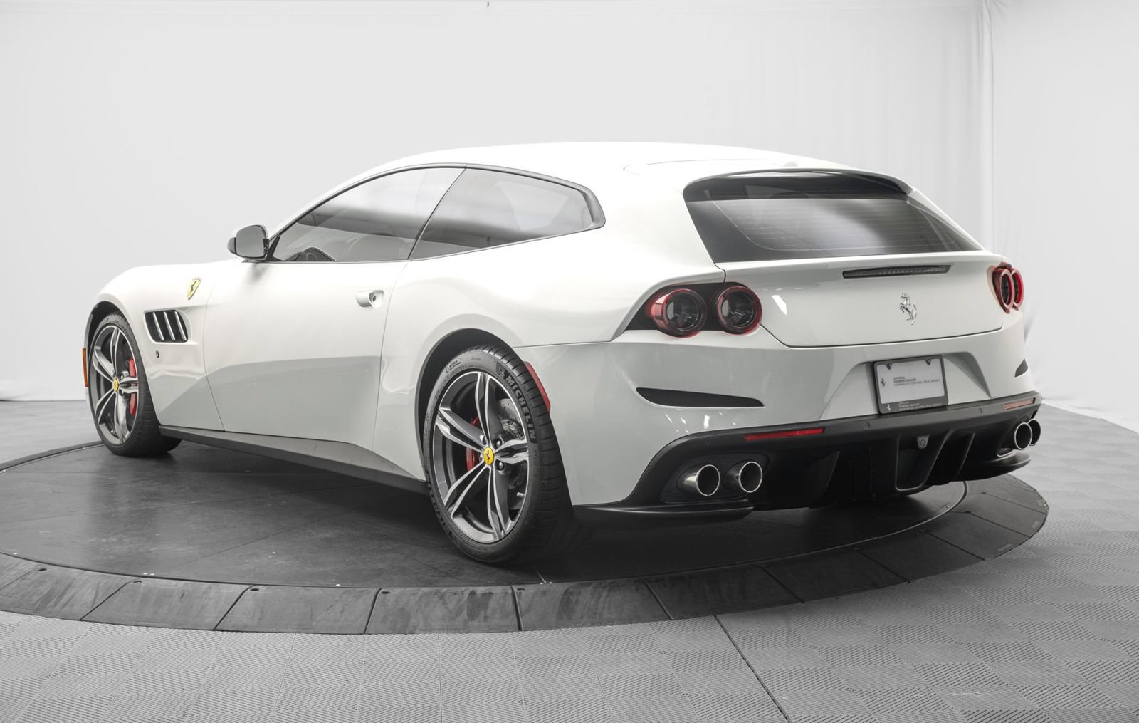 Used 2019 Ferrari GTC4Lusso AWD/4WD image 5