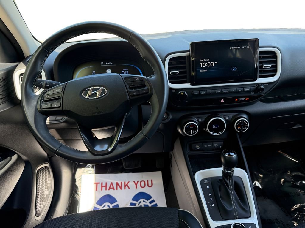 Used 2023 Hyundai Venue Limited FWD image 10