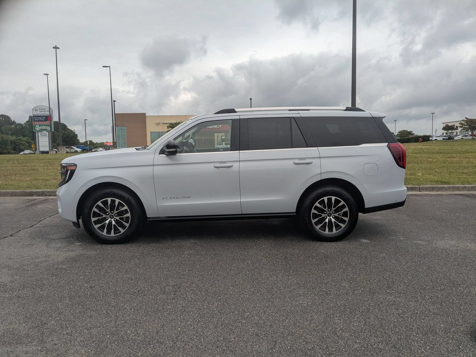 Used 2025 Ford Expedition Platinum AWD/4WD image 6