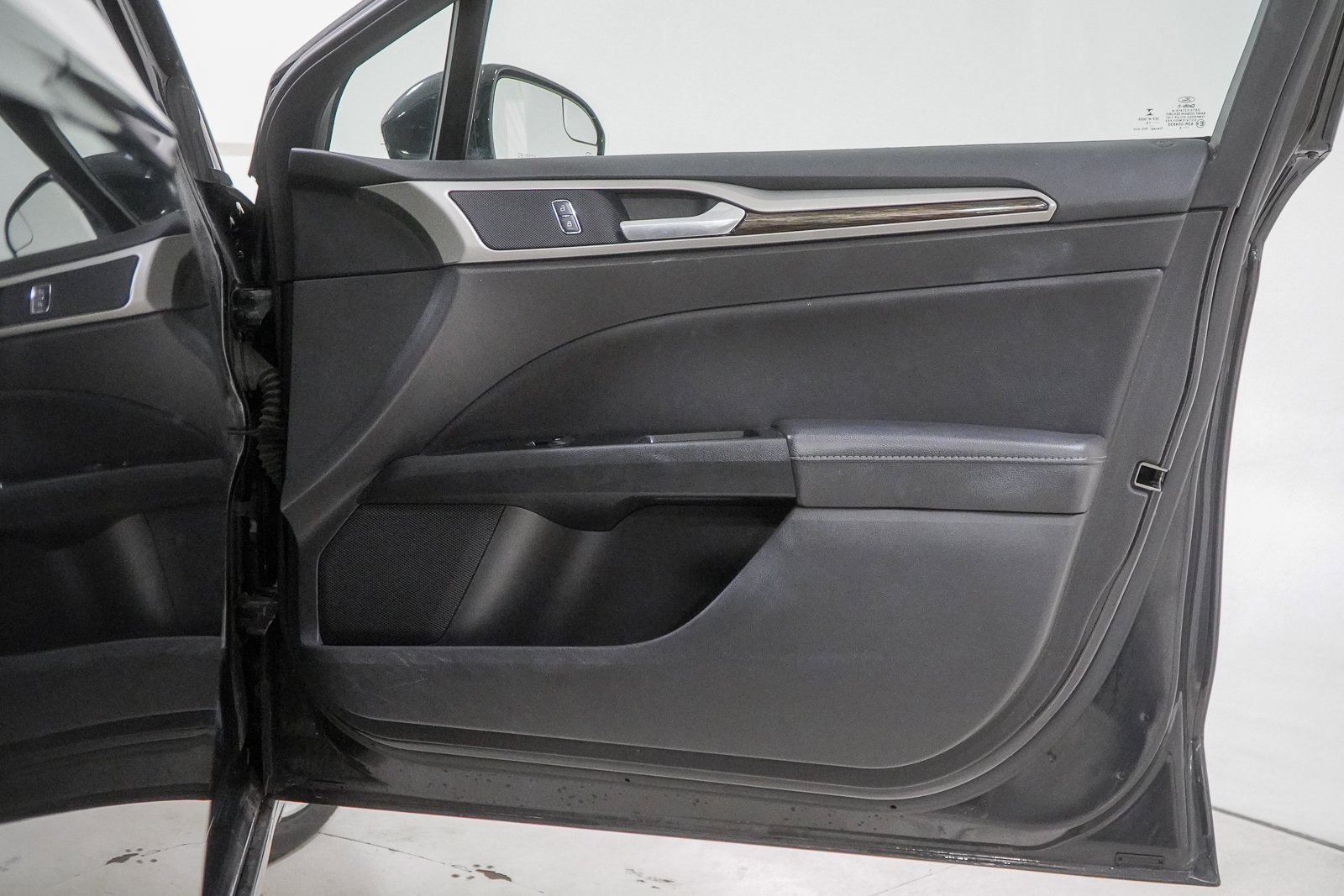 Used 2015 Ford Fusion SE w/ Equipment Group 202A image 36