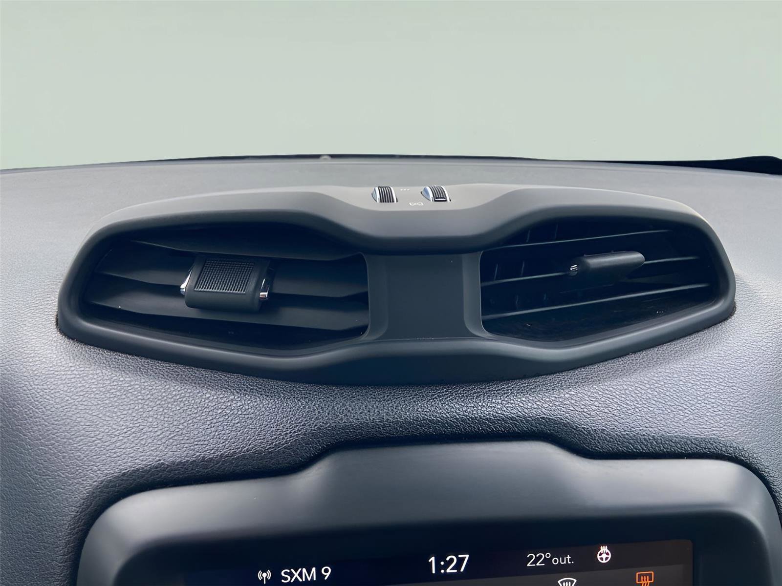 Used 2020 Jeep Renegade Altitude image 26