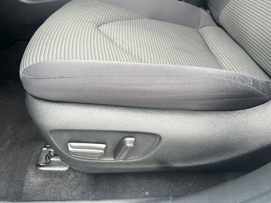 Used 2024 Toyota Highlander LE image 21