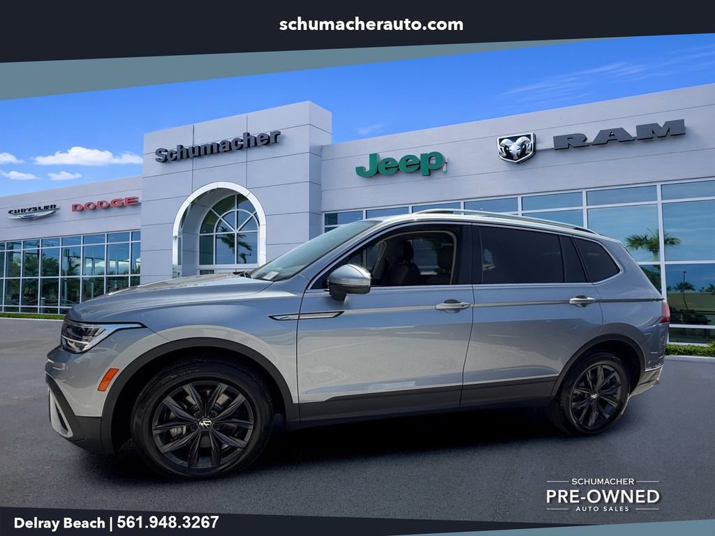 Used 2024 Volkswagen Tiguan SE FWD image 3