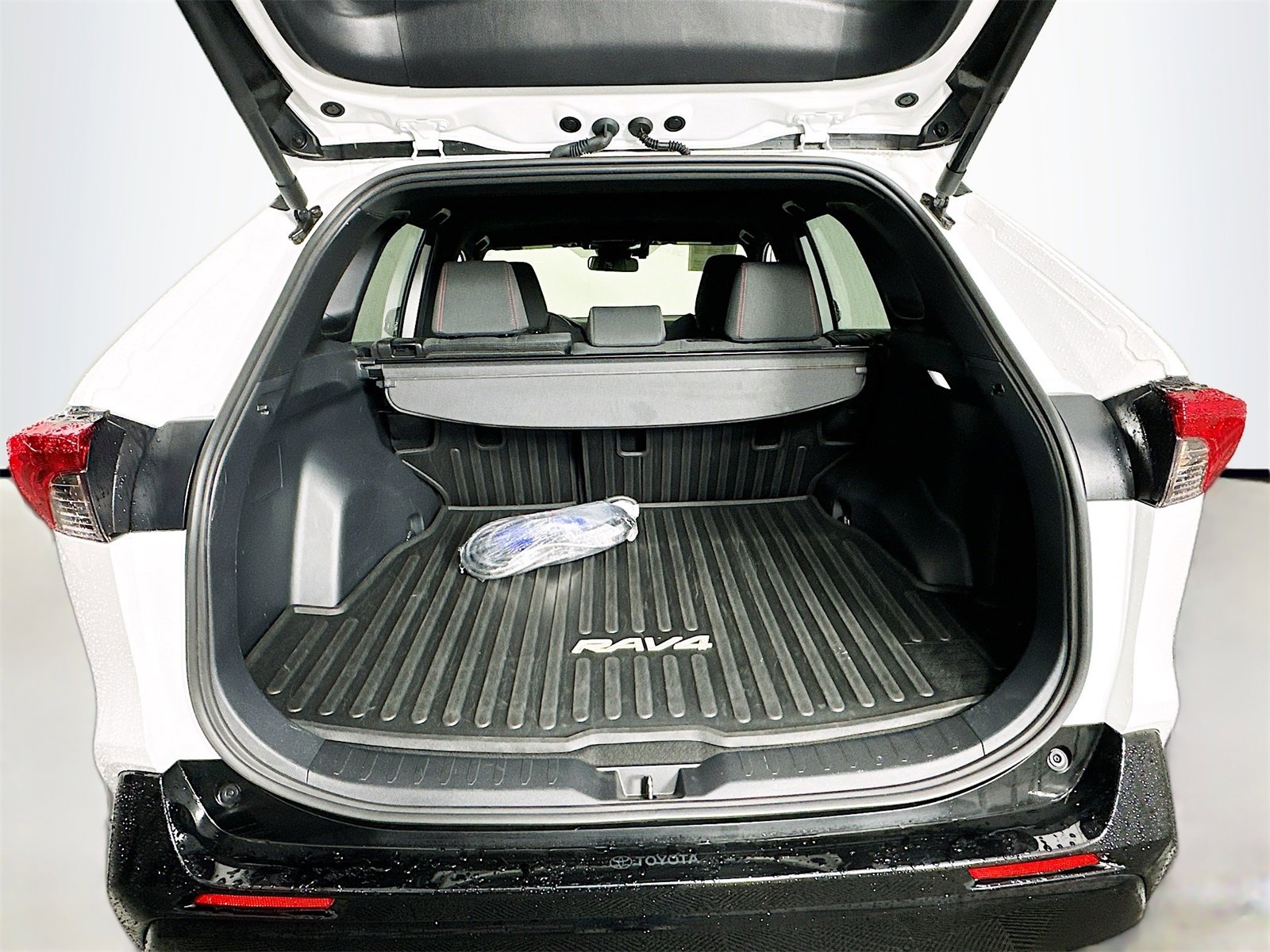 Certified 2024 Toyota RAV4 SE image 27