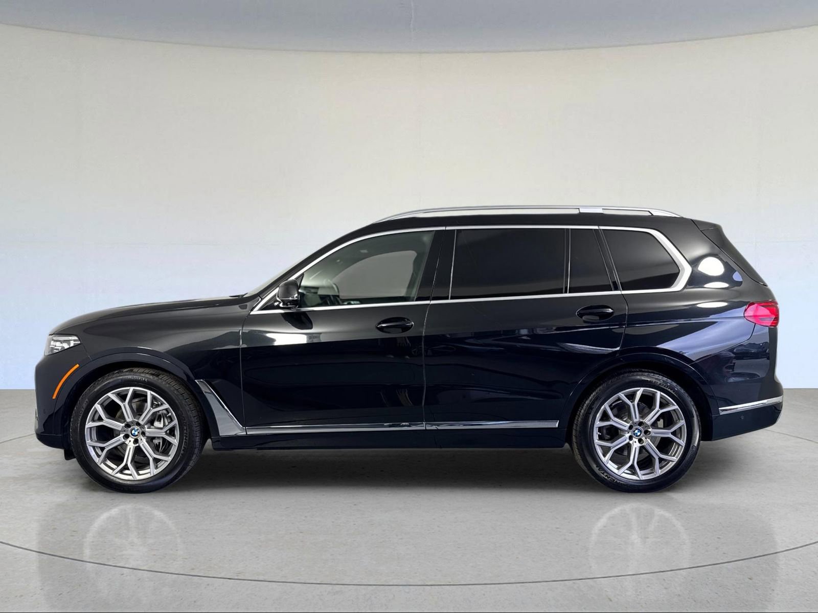 Used 2021 BMW X7 xDrive40i w/ Premium Package image 2
