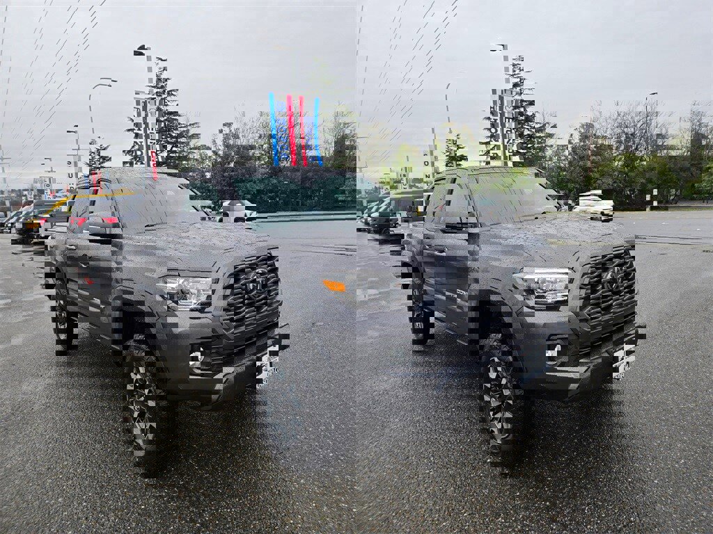 Used 2021 Toyota Tacoma TRD Off-Road w/ Technology Package image 3