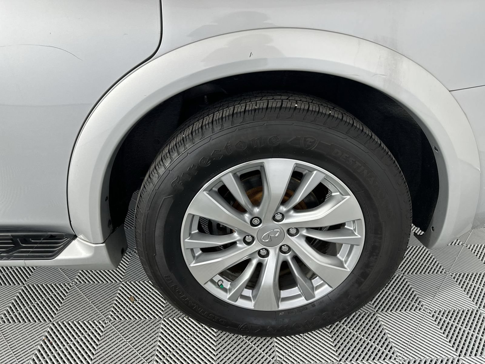 Used 2017 INFINITI QX80 4WD w/ Driver Assistance Package image 10