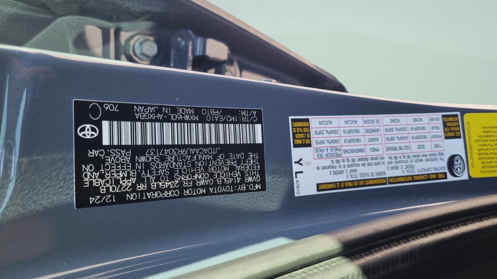 Used 2024 Toyota Prius XLE FWD image 29