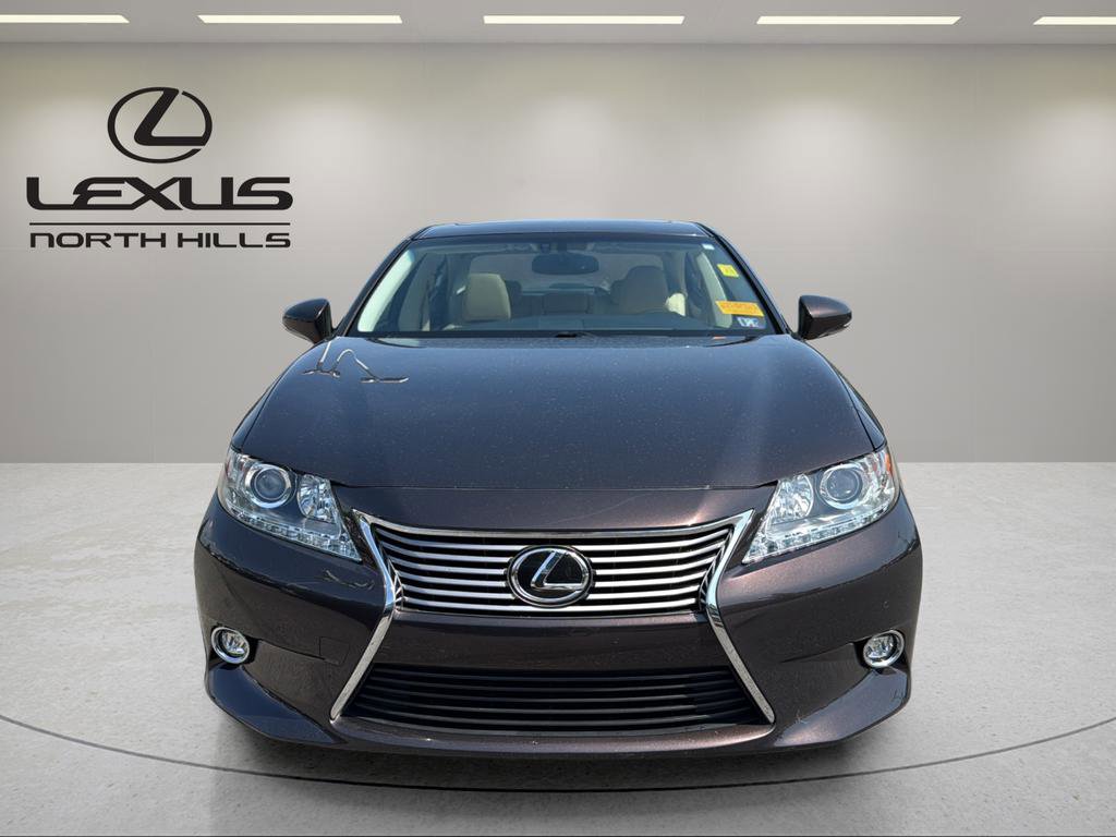 Used 2014 Lexus ES 350 w/ Luxury Package FWD image 2