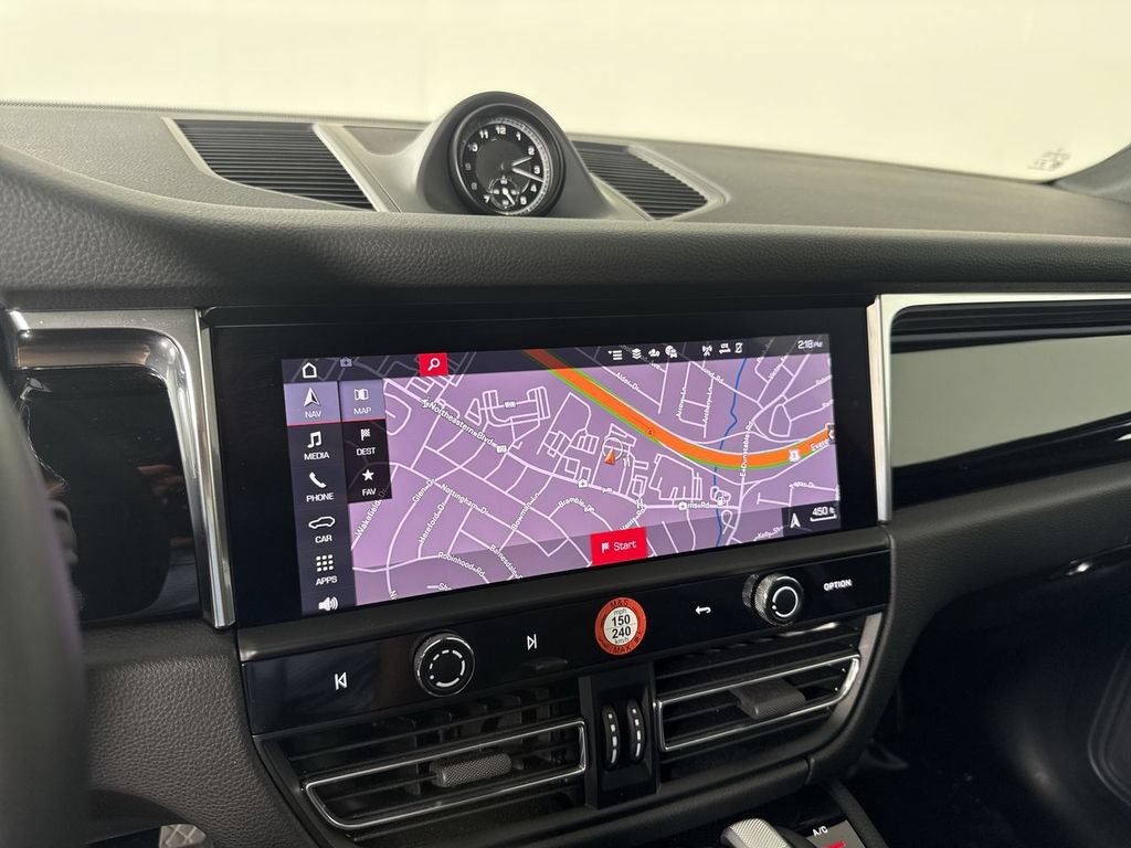 Certified 2026 Porsche Macan AWD/4WD image 27