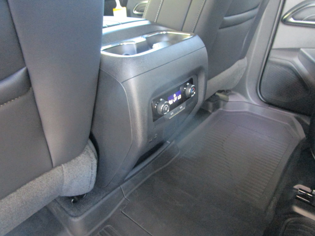 New 2027 Chevrolet Traverse LT w/ Sun and Wheel Package FWD image 17