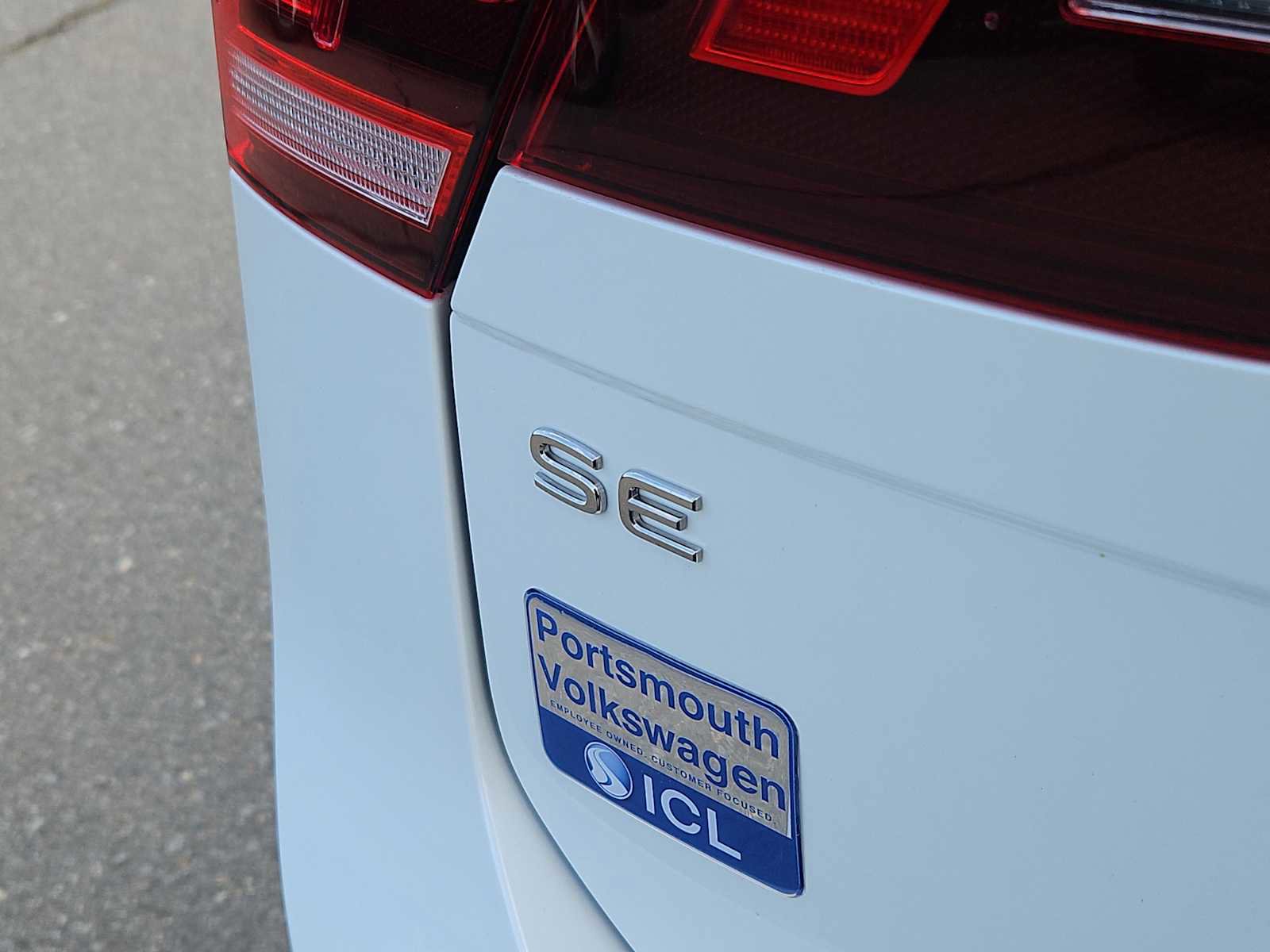 Certified 2023 Volkswagen Tiguan SE w/ Panoramic Sunroof Package image 12