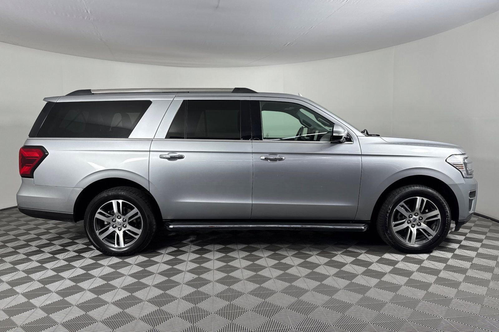 Used 2022 Ford Expedition Max Limited image 4