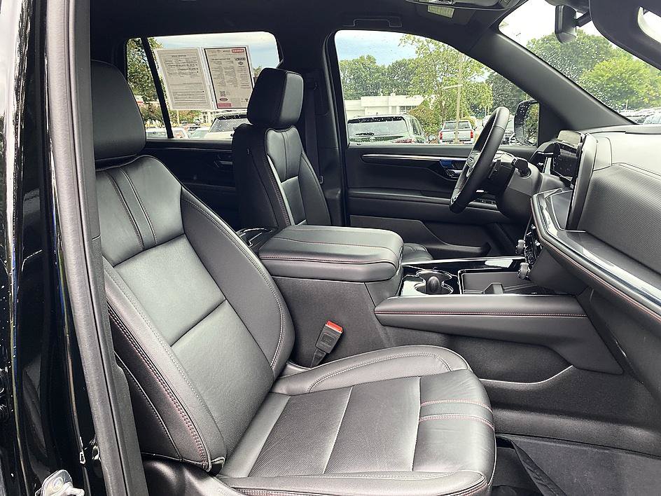 Used 2025 Chevrolet Tahoe RST w/ Comfort Package AWD/4WD image 14